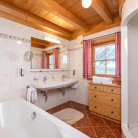 Family Maximilian بيت للعطل *